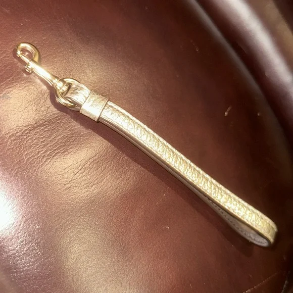 **SOLD** NWOT Coach Gold Leather Slim Snap Bifold Wristlet/Clutch - Picture 4 of 14